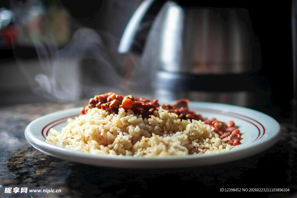 美味炒饭配红椒