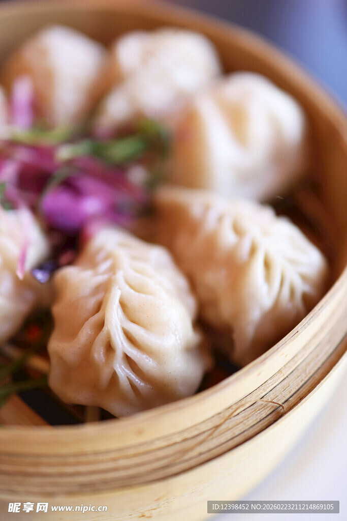 竹制蒸笼里的美味蒸饺