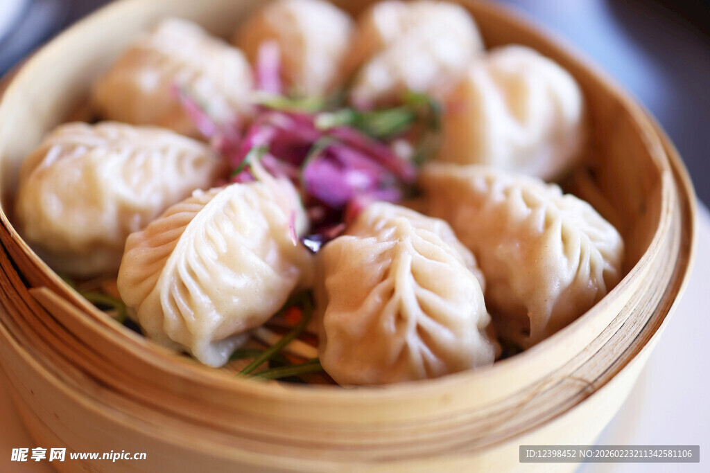 竹笼中的美味精致小笼包