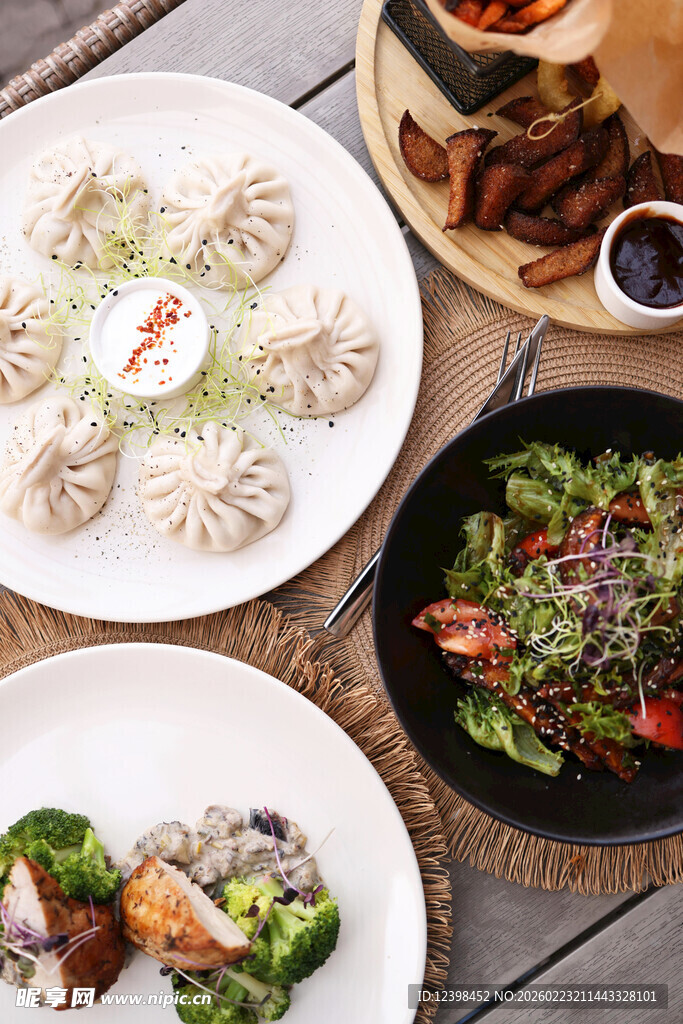 多样美味餐食摆拍展示