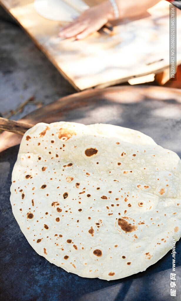 手工制作的美味薄面饼