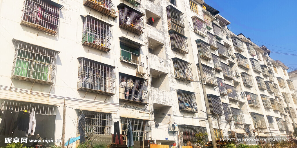 多层居民楼外观景致