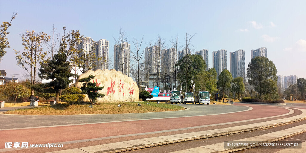 城市中的美丽户外道路