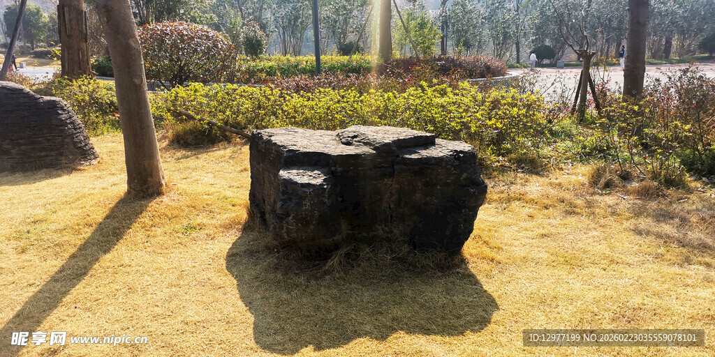 户外黑色石桌凳景观