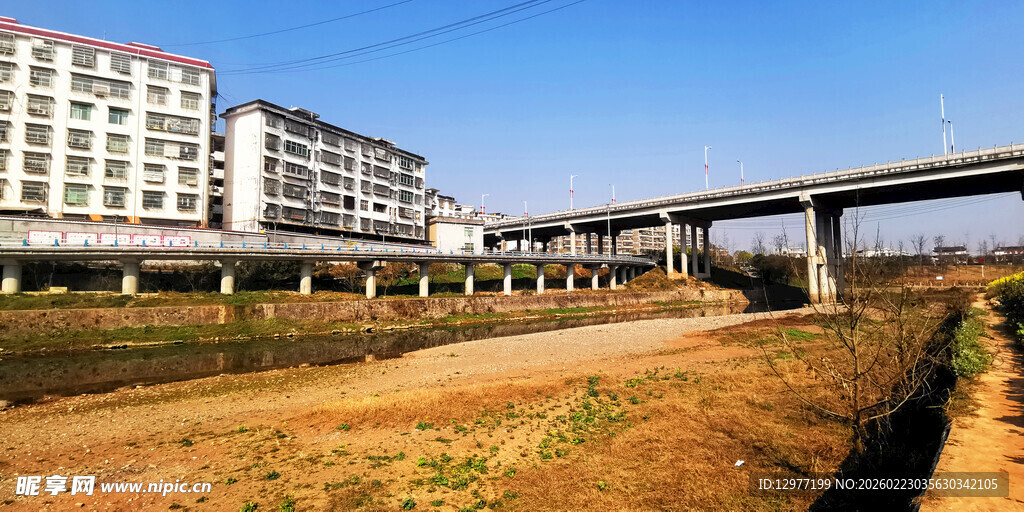 城郊桥梁与建筑景观