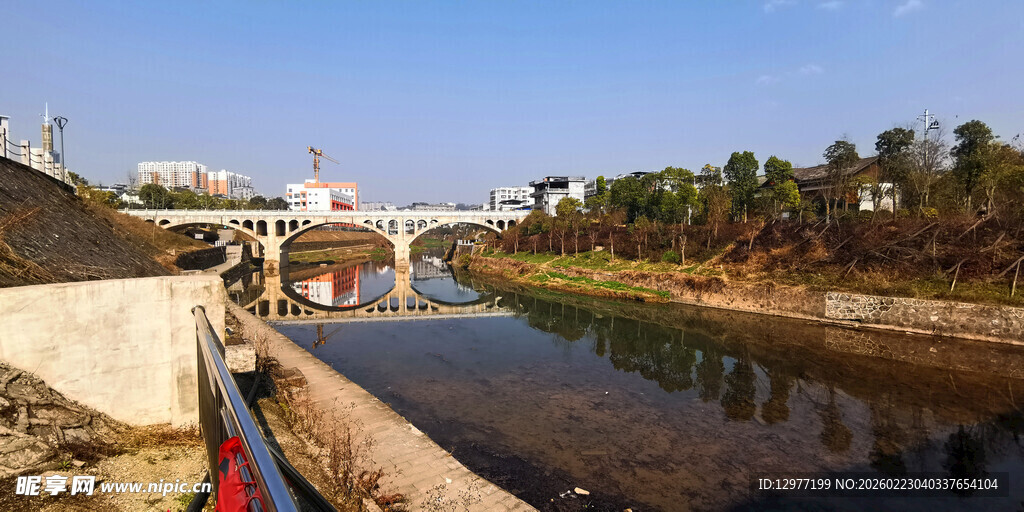 河畔桥梁风景