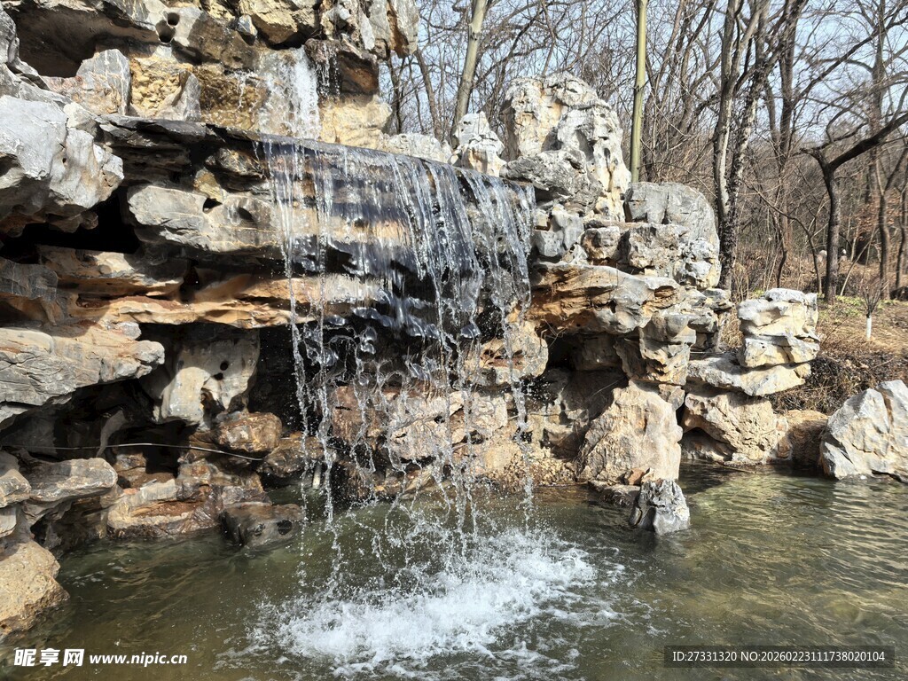 山间石瀑流水景观