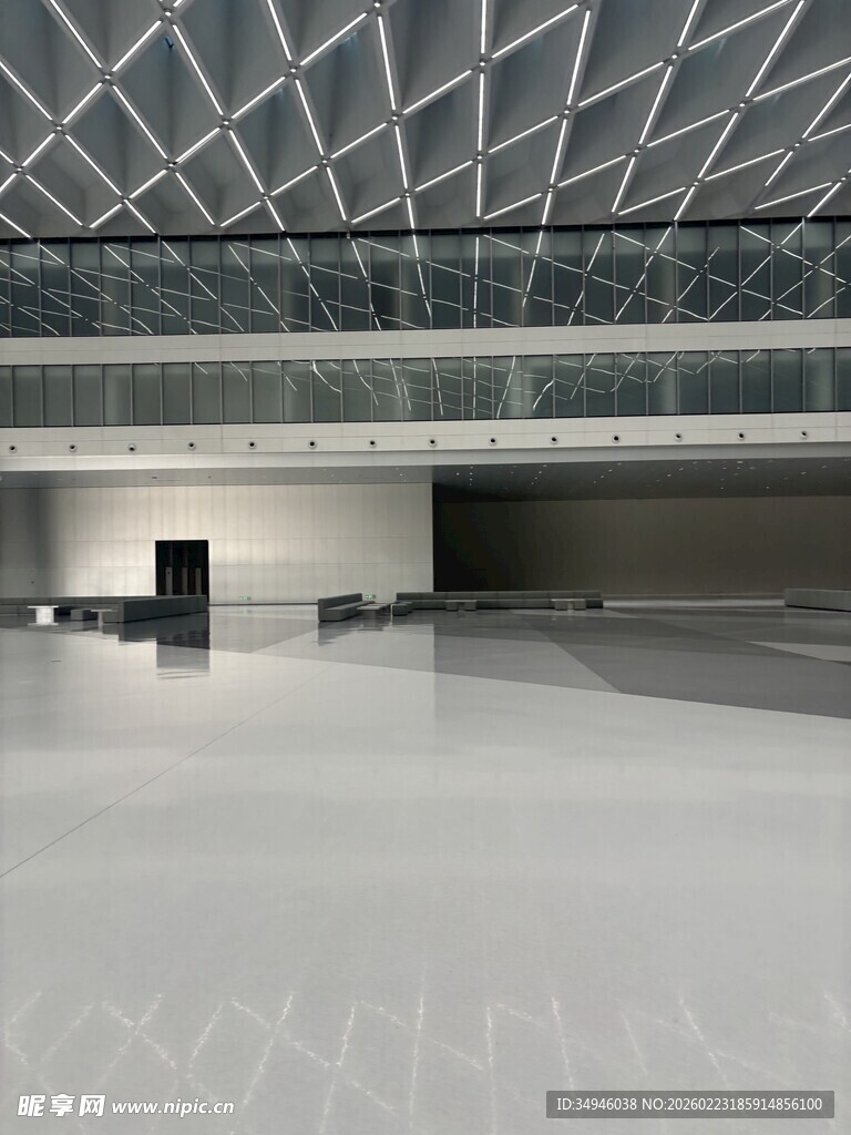 现代空旷室内建筑空间