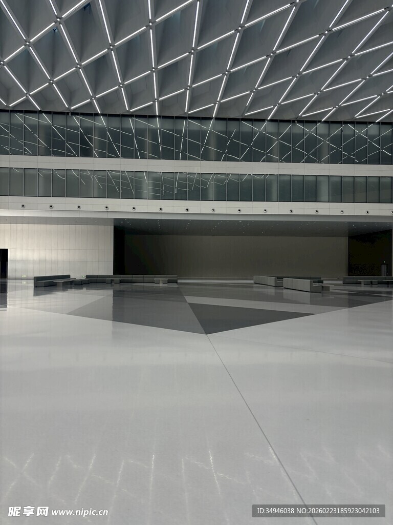 现代空旷室内建筑空间