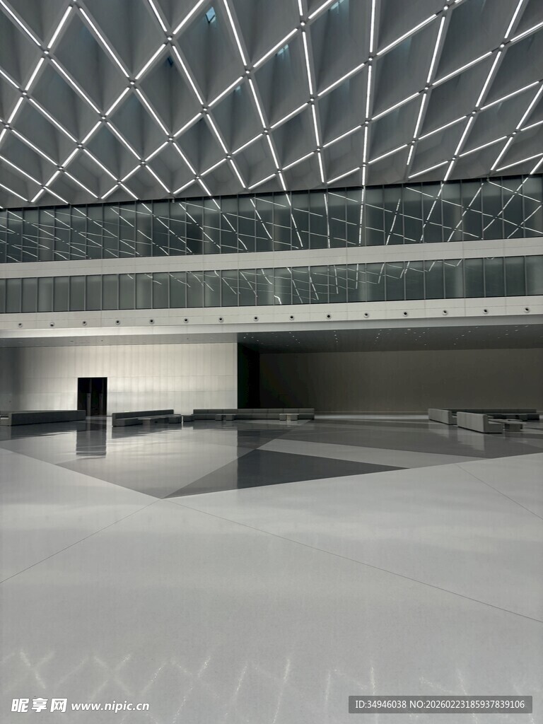 现代几何风格空旷室内空间