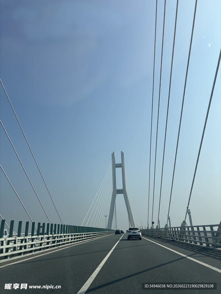 海上大桥公路远景画面