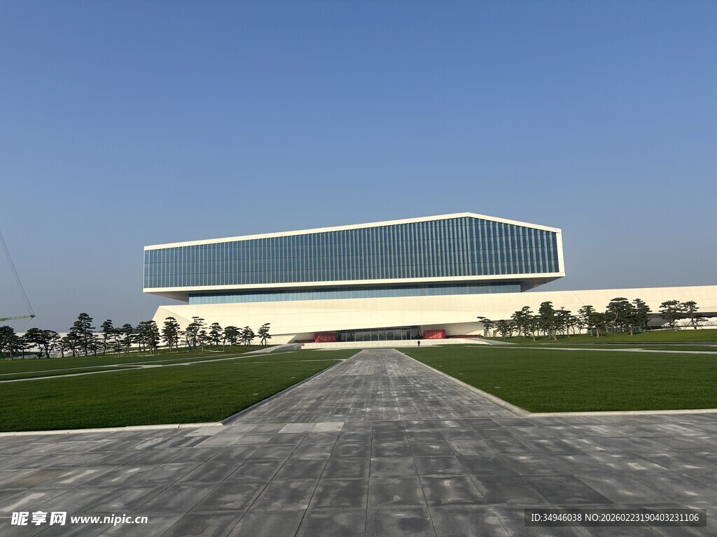 现代风格大型建筑外观