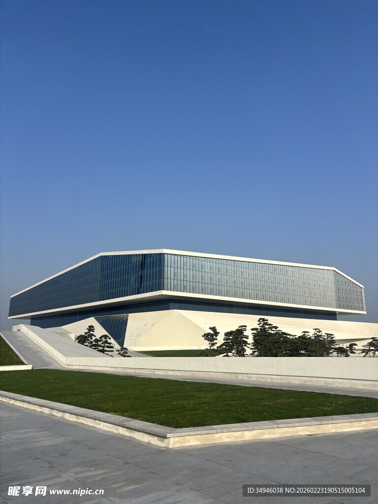 现代风格大型建筑外观