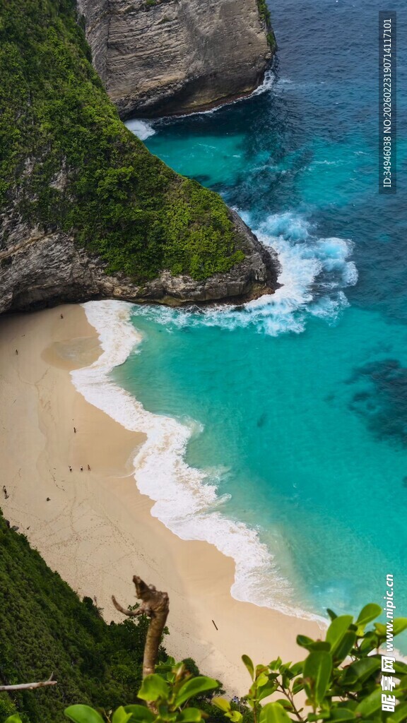 绝美海滩与湛蓝海水景观