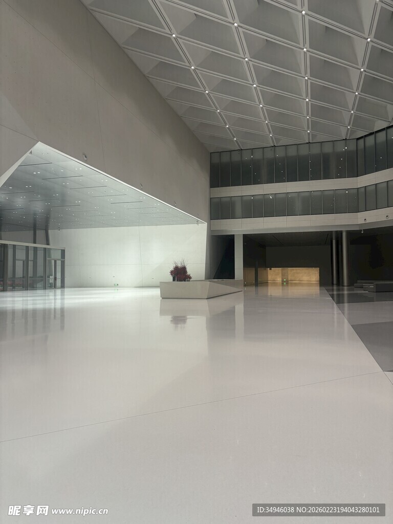 现代宽敞室内空旷空间