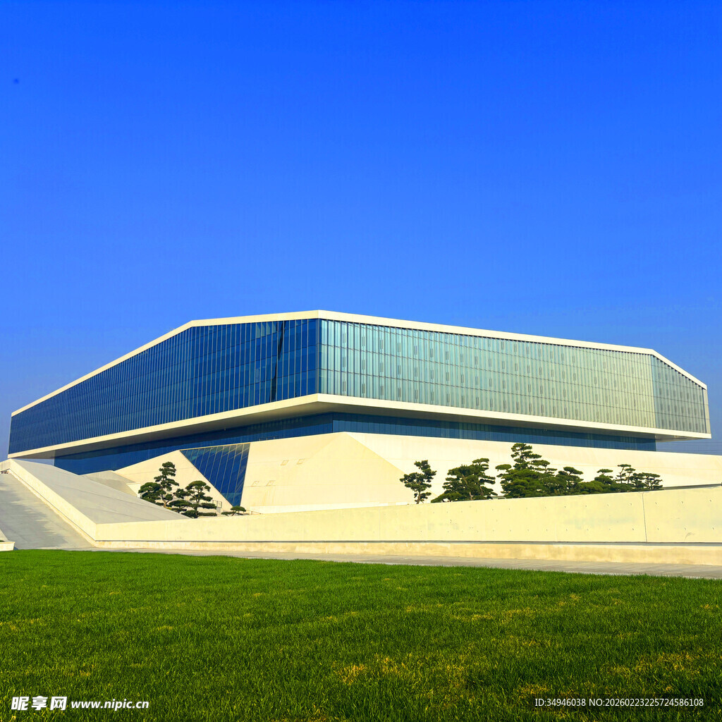 现代风格的玻璃建筑景观