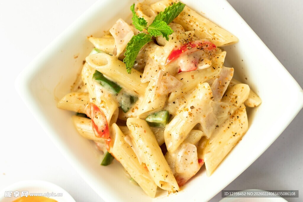 美味意面摆盘精致诱人