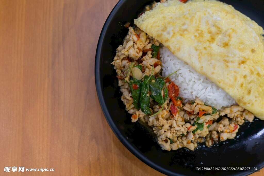 蛋包饭配炒肉末盖饭