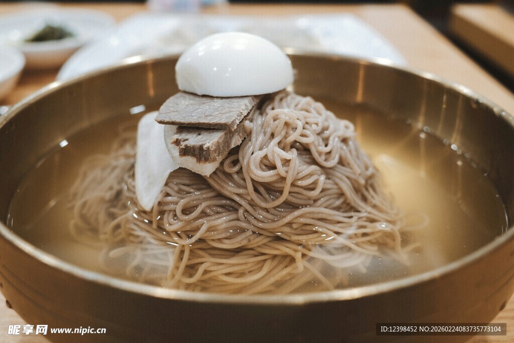 日式冷荞麦面配温泉蛋