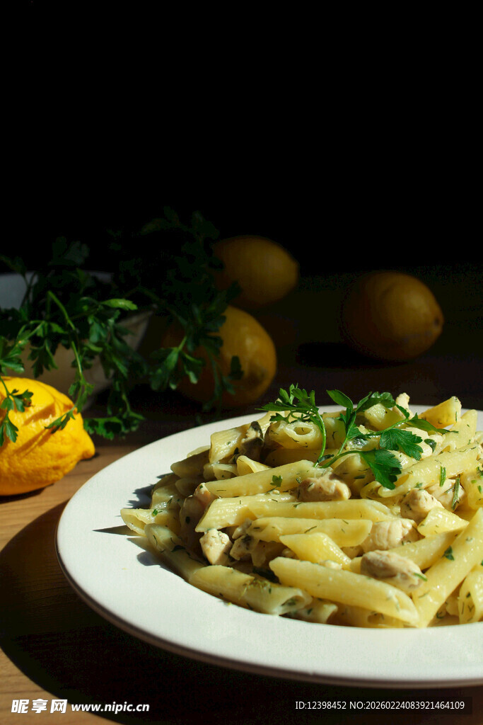 美味意面摆盘诱人