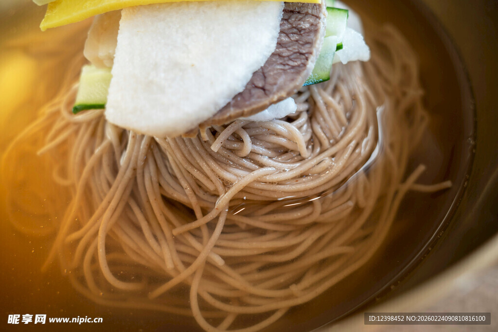 美味荞麦面配特色食材