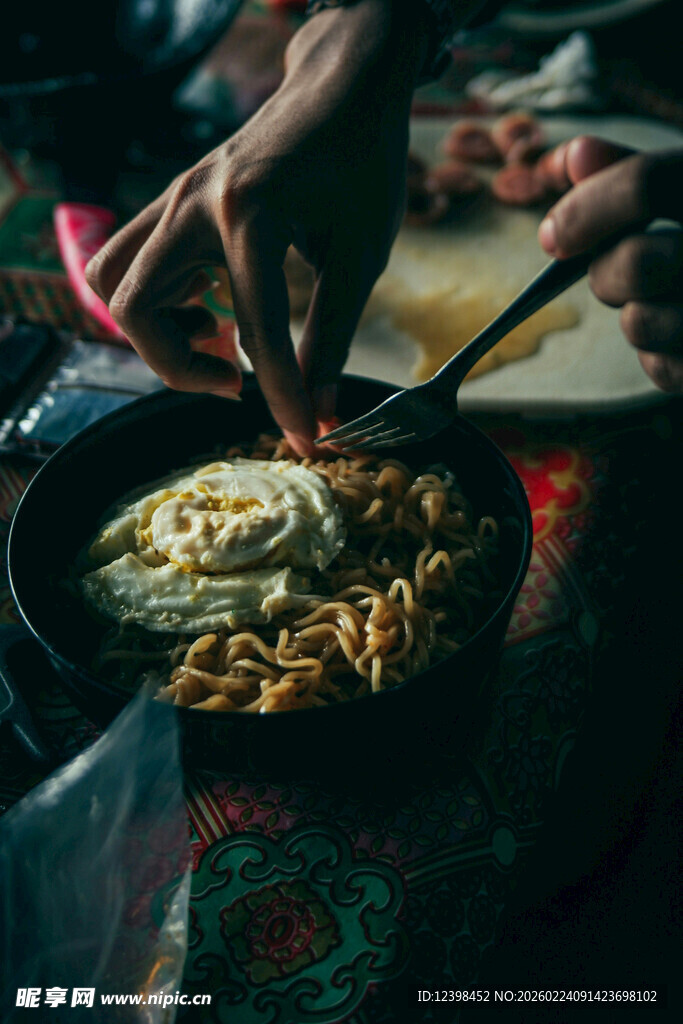 手工烹饪中的美味食物制作