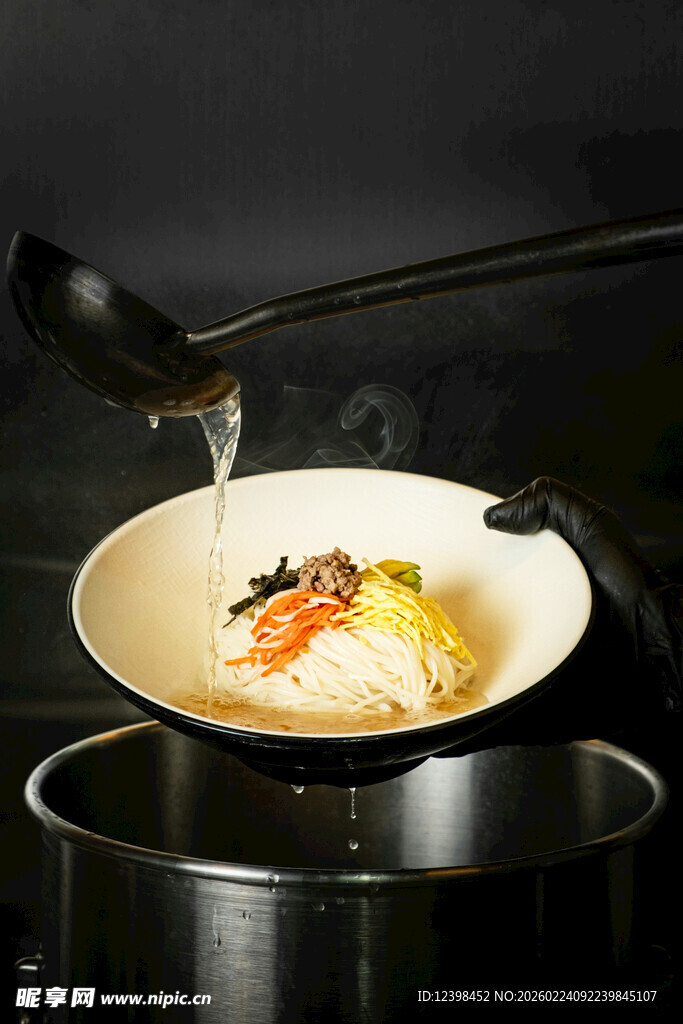 锅中浇汁的美味菜肴