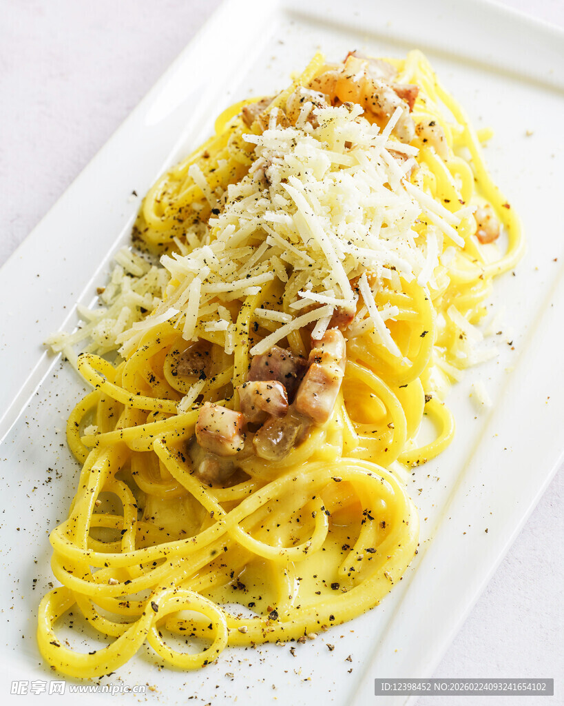 芝士坚果意面美食特写