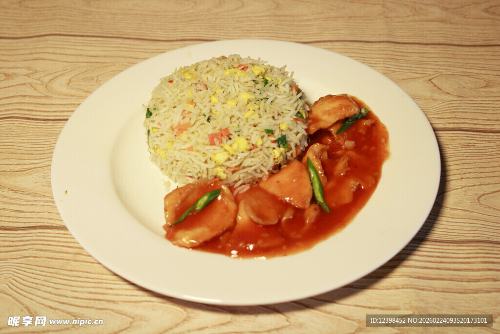 番茄鸡肉配炒饭