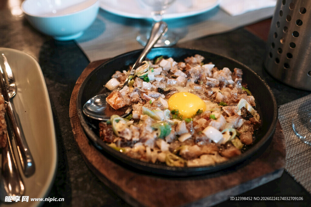 铁板美味佳肴配流心蛋