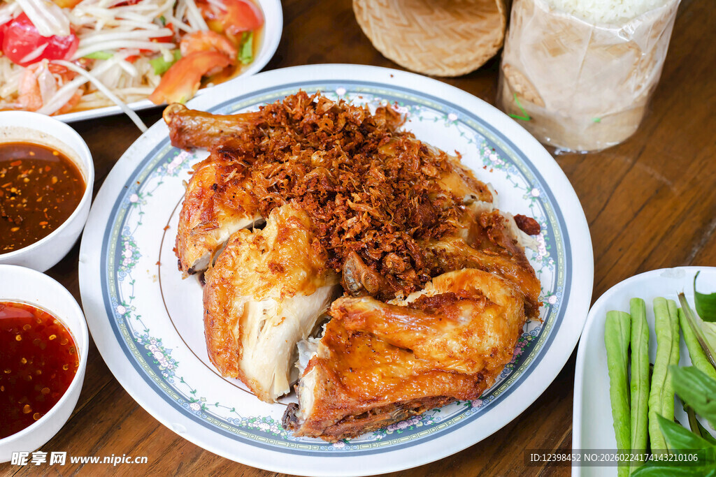 美味烧鸡搭配多样佐餐