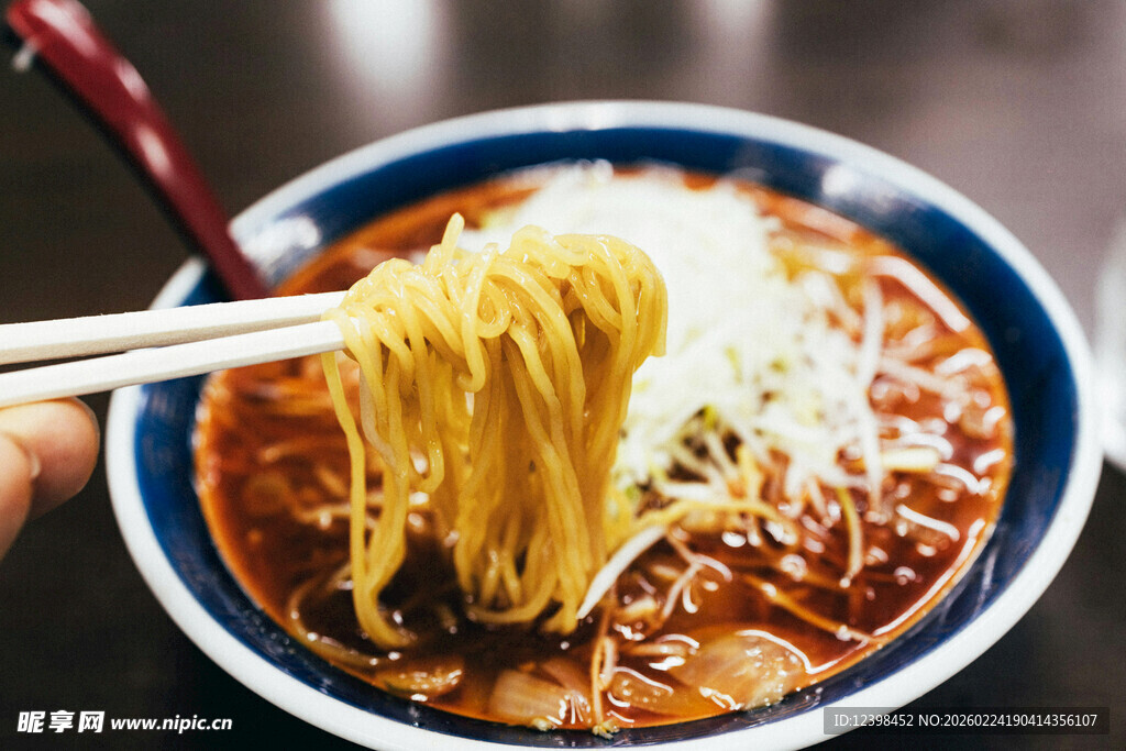 美味诱人的一碗特色面条
