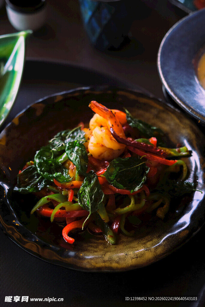 美味虾仁蔬菜炒茄子