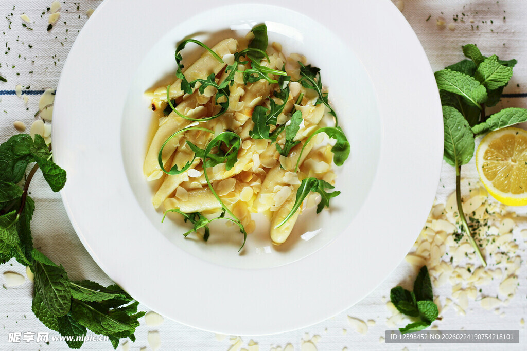 香煎鱼配香草柠檬