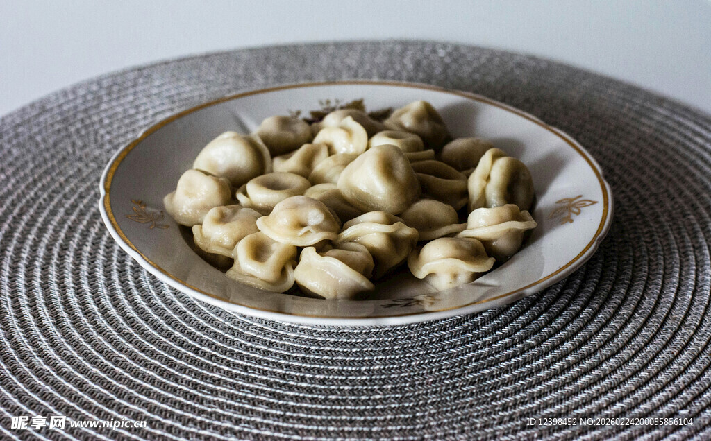 盘中饺子