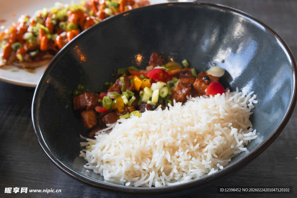美味炒饭配米饭