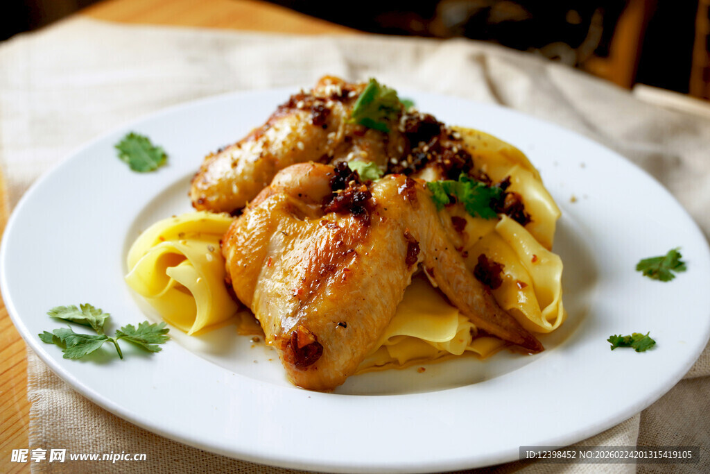 美味鸡肉意面摆盘精致