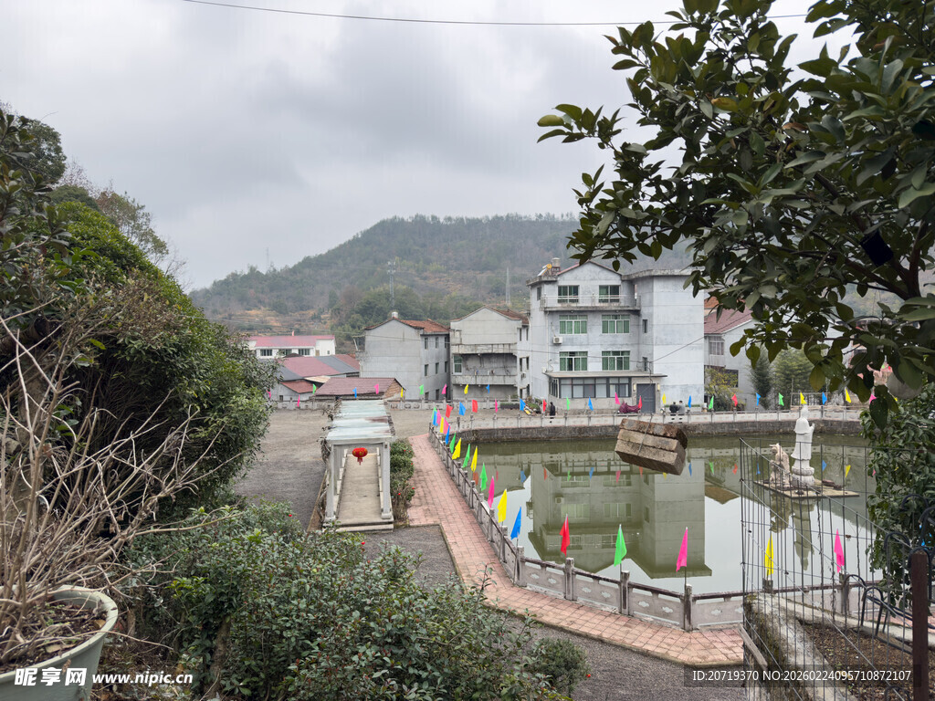 乡村湖畔多彩景致