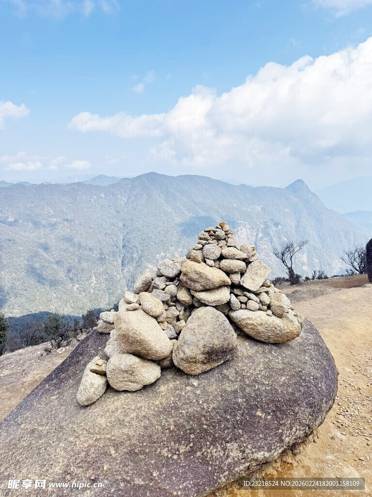 山顶石堆景观
