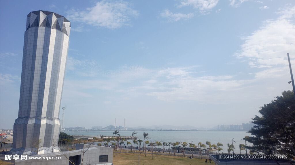 海滨高耸的独特建筑