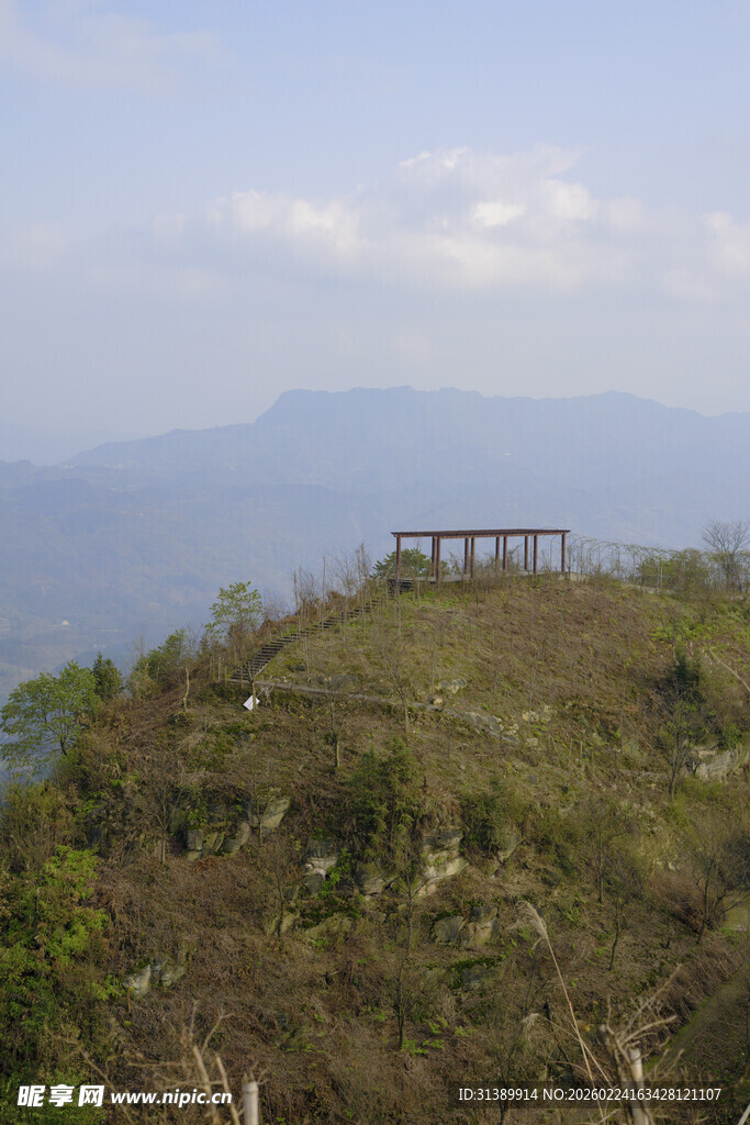 山顶观景台 远山景色美