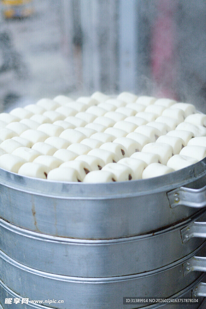 蒸笼里的美味白团子