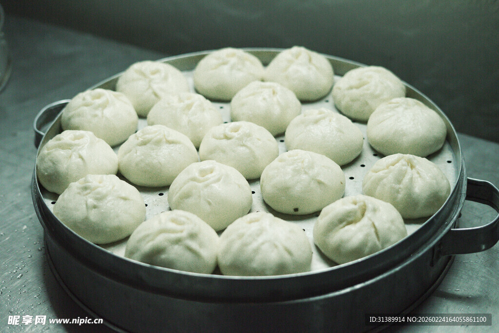 蒸笼里的美味包子
