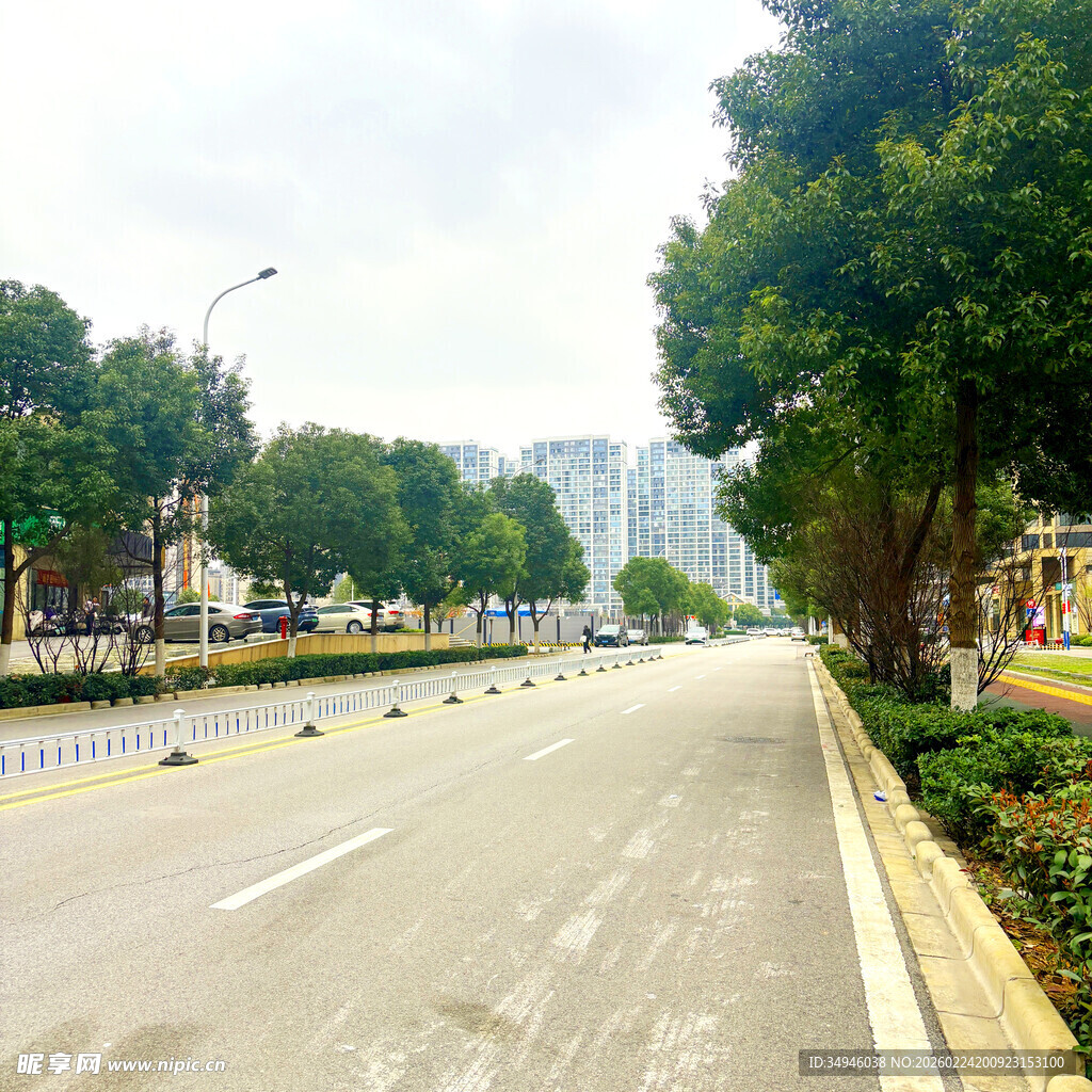 城市空旷道路景观