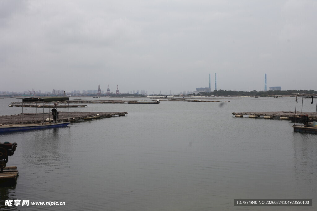 宁静码头水域景象