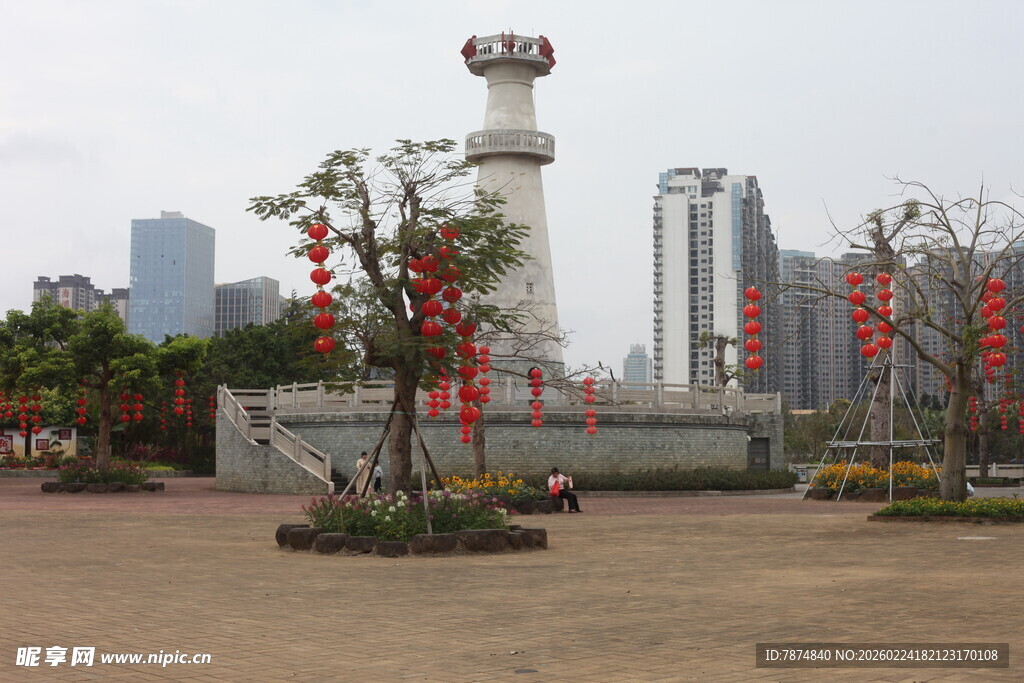 城市广场中的特色景观塔