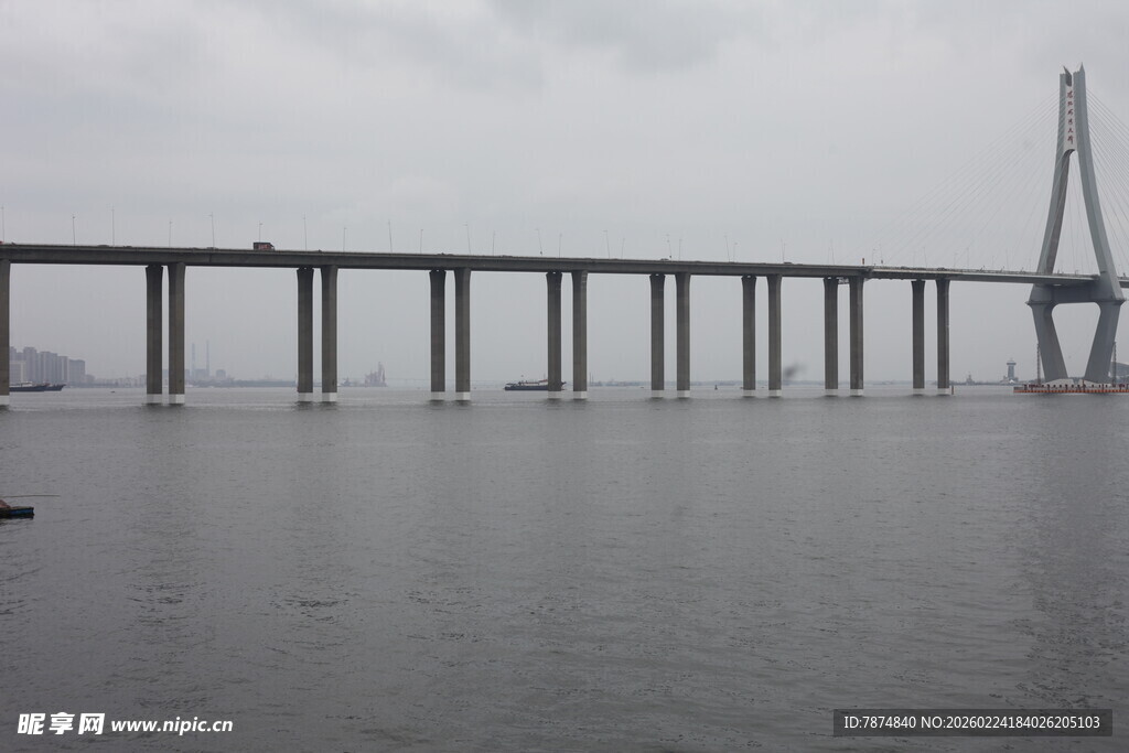 海上大桥景象