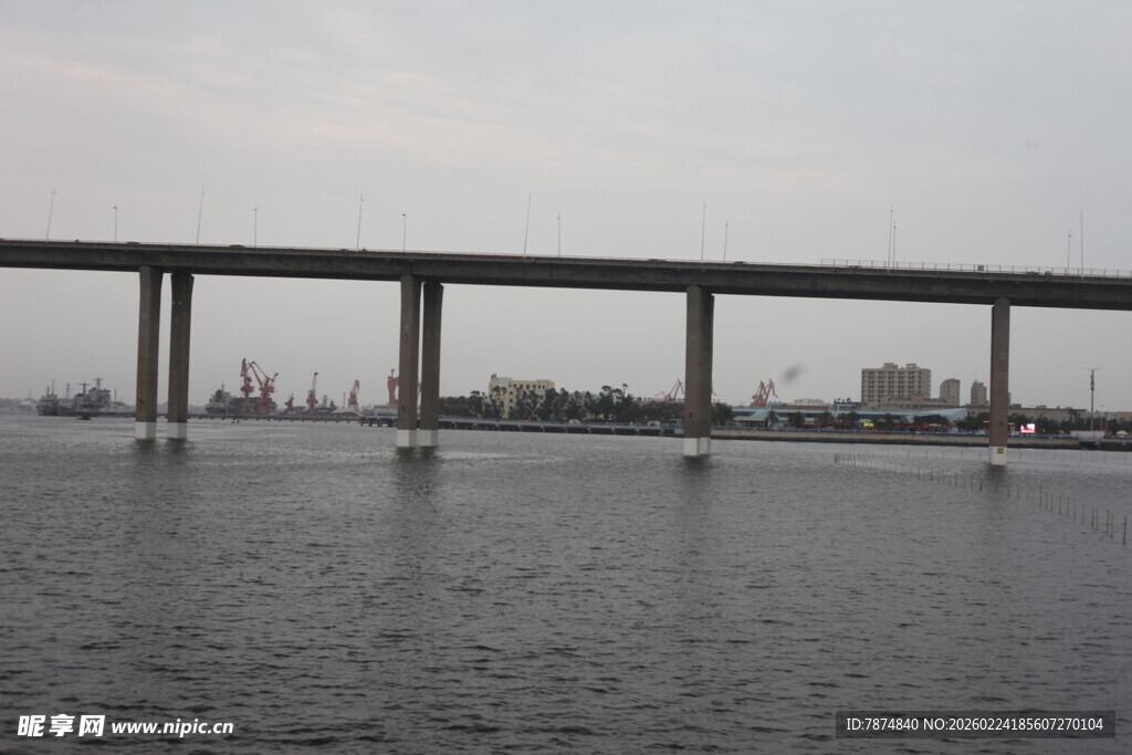 水上高架桥风景