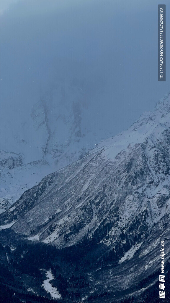 雪山壮丽景观