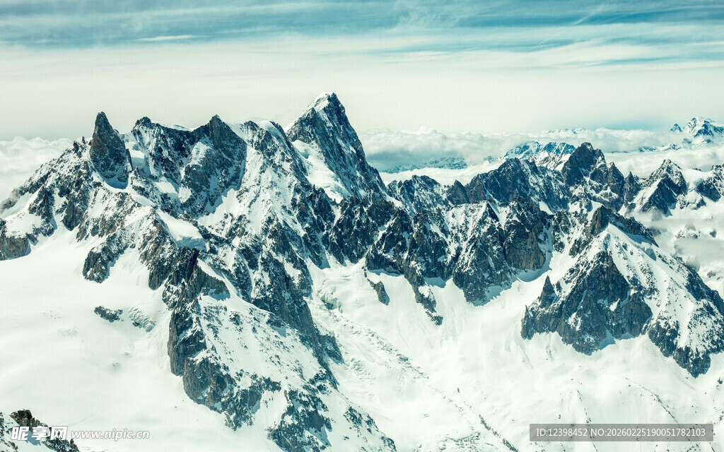 壮丽雪山景观